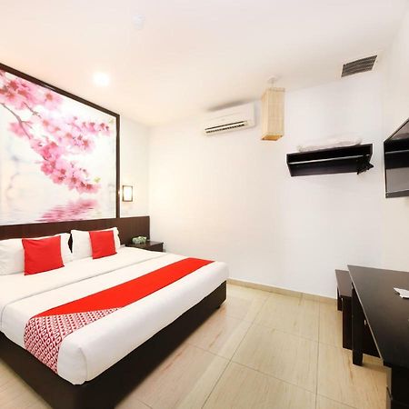 Oyo 498 D&F Boutique Hotel Senawang Σερεμπάν Εξωτερικό φωτογραφία